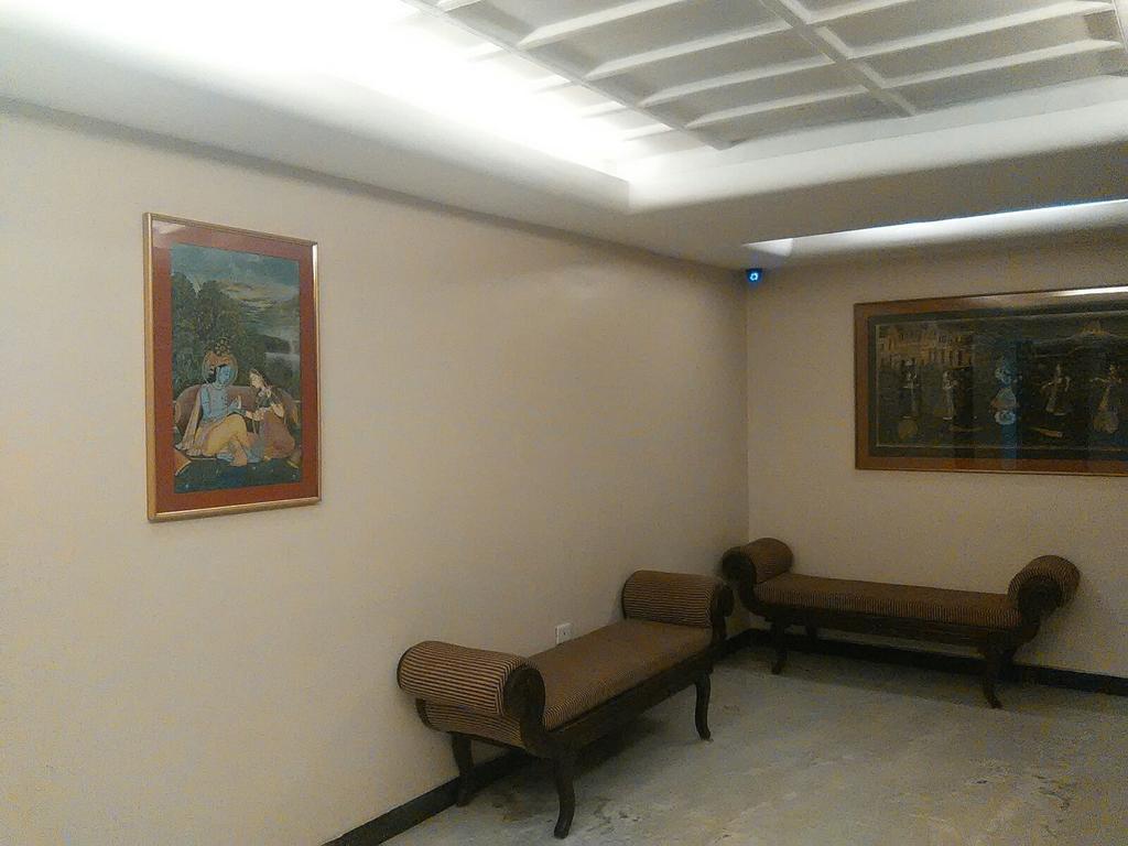 The Woods Manor Mg Road Hotel Kochi Exterior foto