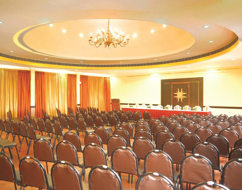 The Woods Manor Mg Road Hotel Kochi Exterior foto